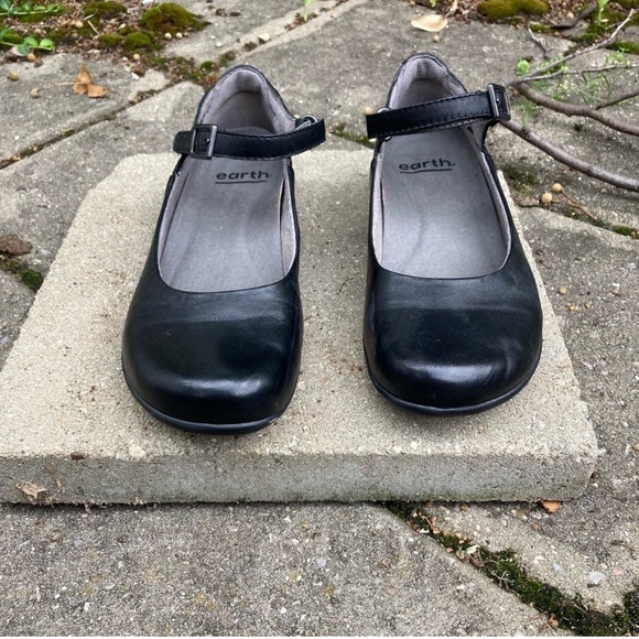 Earthshoe Black Mary Jane - Picture 2 of 6